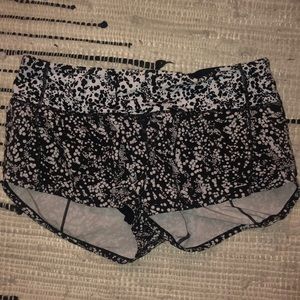 LULULEMON black and white shorts
